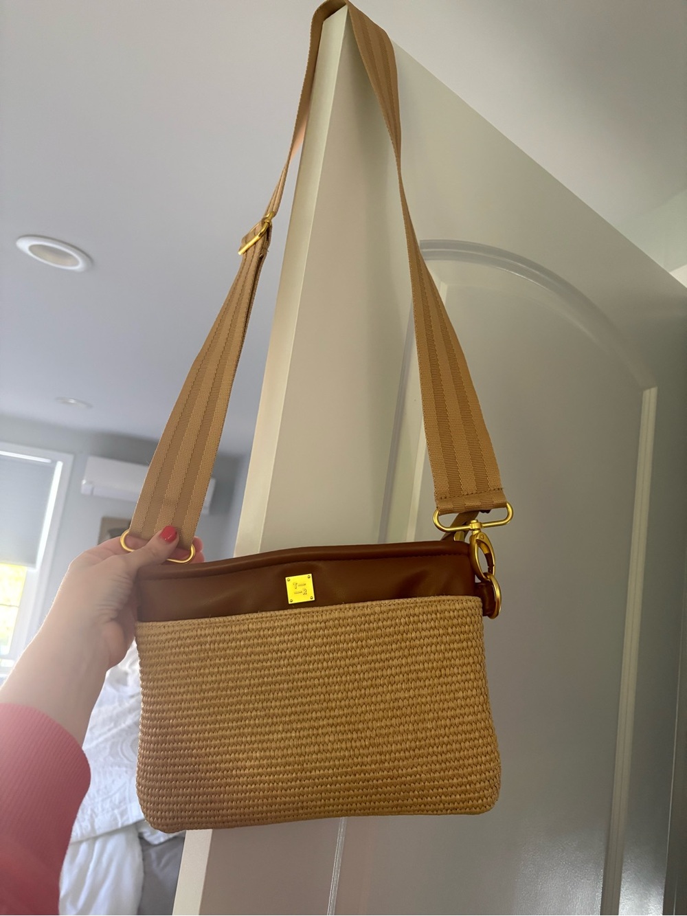 Think Roylan Leather Trim
Woven Crossbody / Clutch / Shoulder Bag - Picture 4 of 12